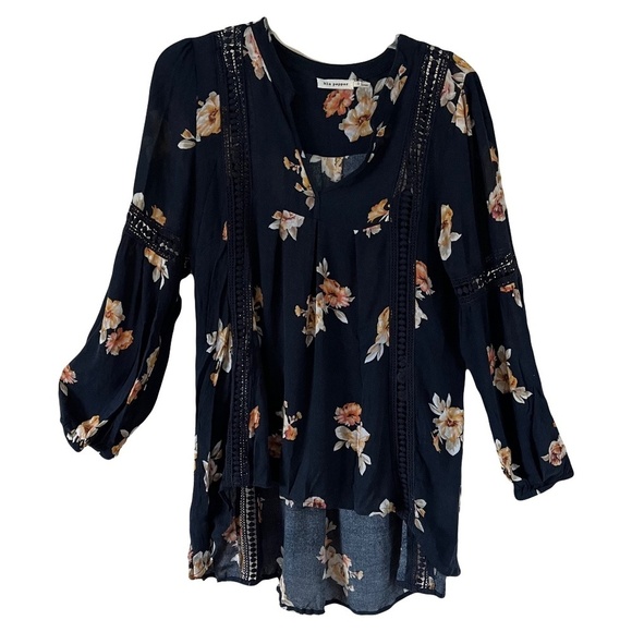 Blu Pepper | Blue Boho Floral Crochet V-Neck Hi-Lo Blouse, Small - Picture 1 of 8